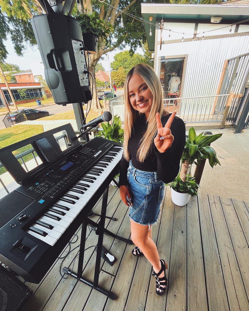 _therestless's tweet photo. It was so much fun performing at @myburgercompany &amp; @amberfallswinery 
over the weekend !!! 🤍🎶 

We have another round of live dates and exciting news to share with you SOON!😊 

#livemusic https://t.co/Pwjz1qYvjg