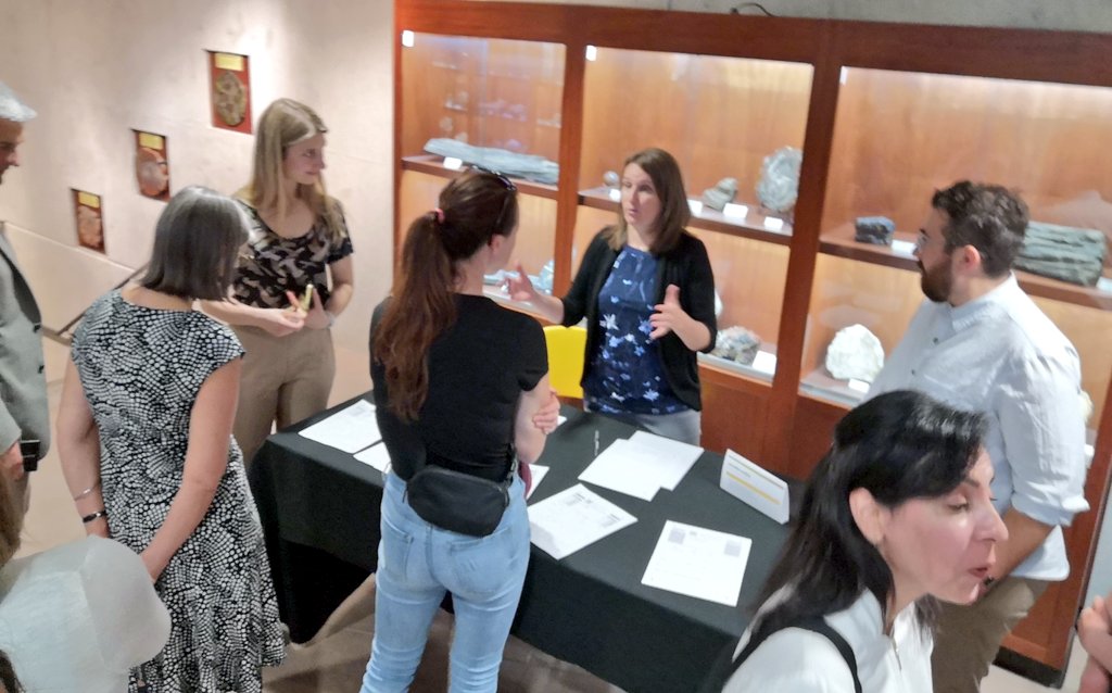 rjasonthompson's tweet photo. Senior Teaching Fellow #RobHill sharing thoughts about Carey as a champion and influencer of our positive teaching culture @WaterlooSci @UWaterloo
Table discussions w @ingramlj (large class peer marking active learning worksheet) & #ThorstenDieckmann (AR molecule QR code) https://t.co/TGH3BlsTyc