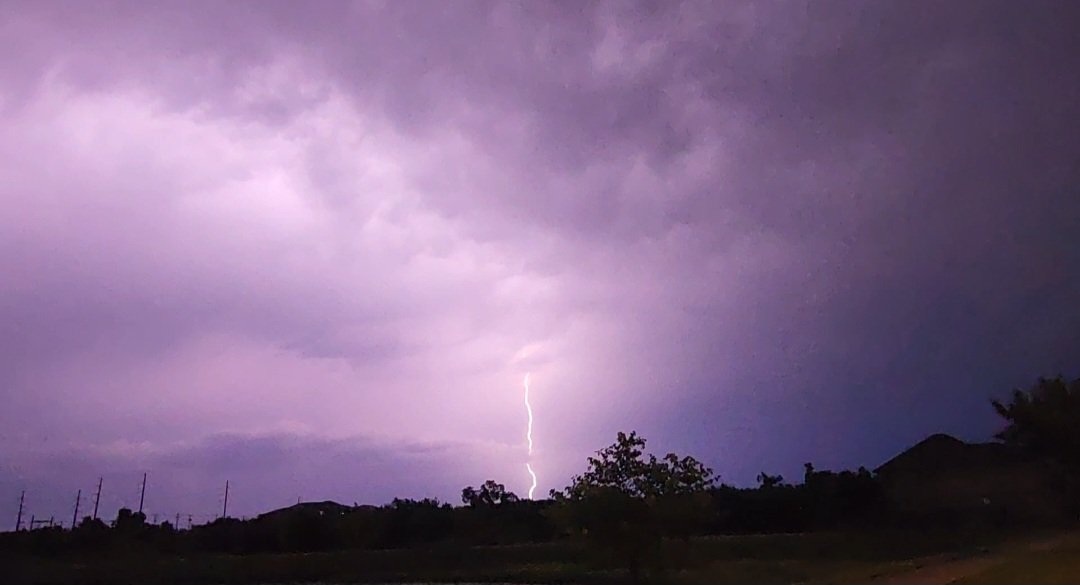 Cirrus861's tweet photo. Very electric evening in Austin! https://t.co/fq9NRny7pZ