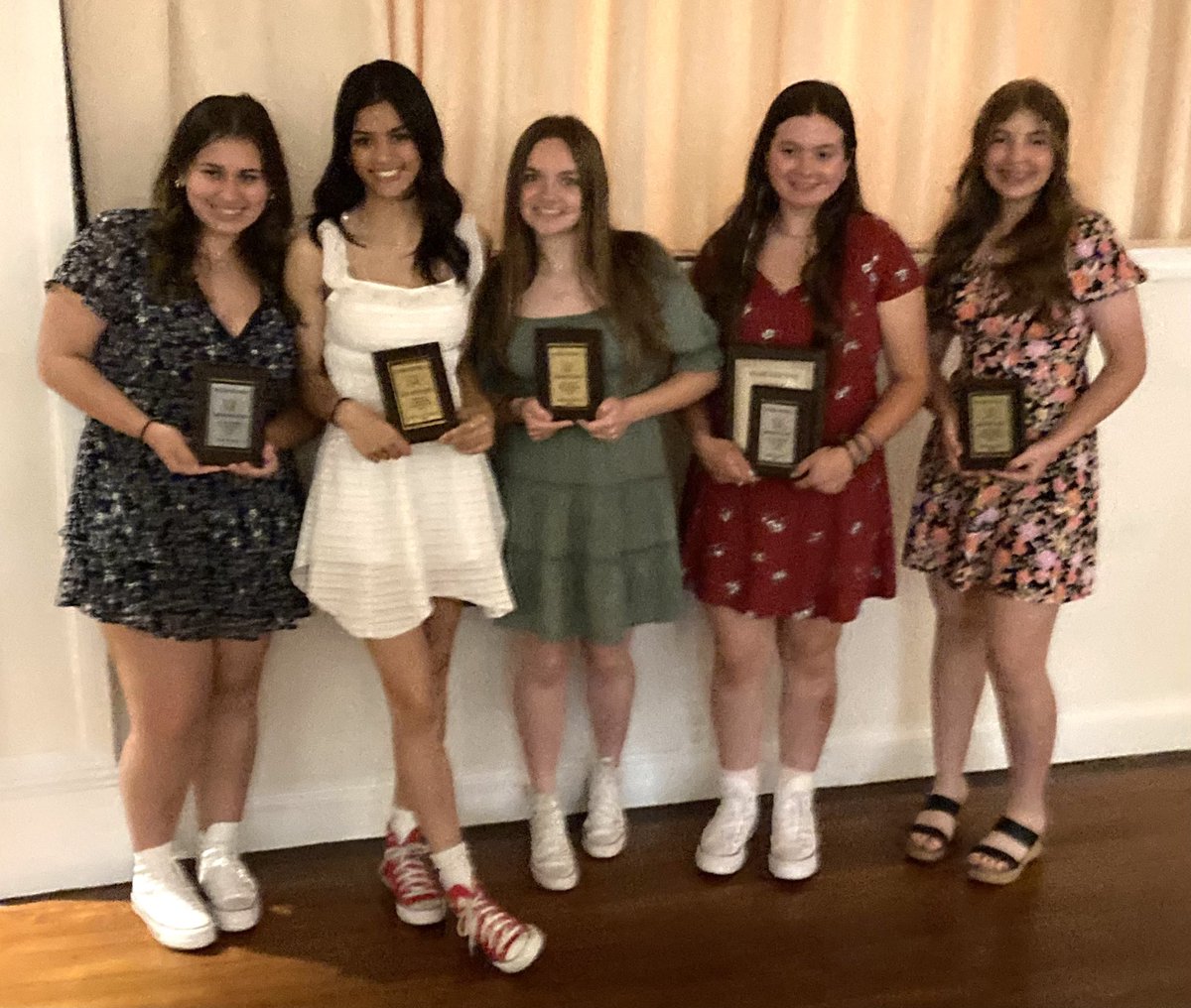 Congratulations to our award winners recognized at tonight’s RI Softball Coaches Association Banquet! Olivia Young- All State, All Division, Academic All State Olivia Dias - Academic All State Bella Mencarini, Isabel Melanson, Brooke Forget & Sophia Baeta - All Division