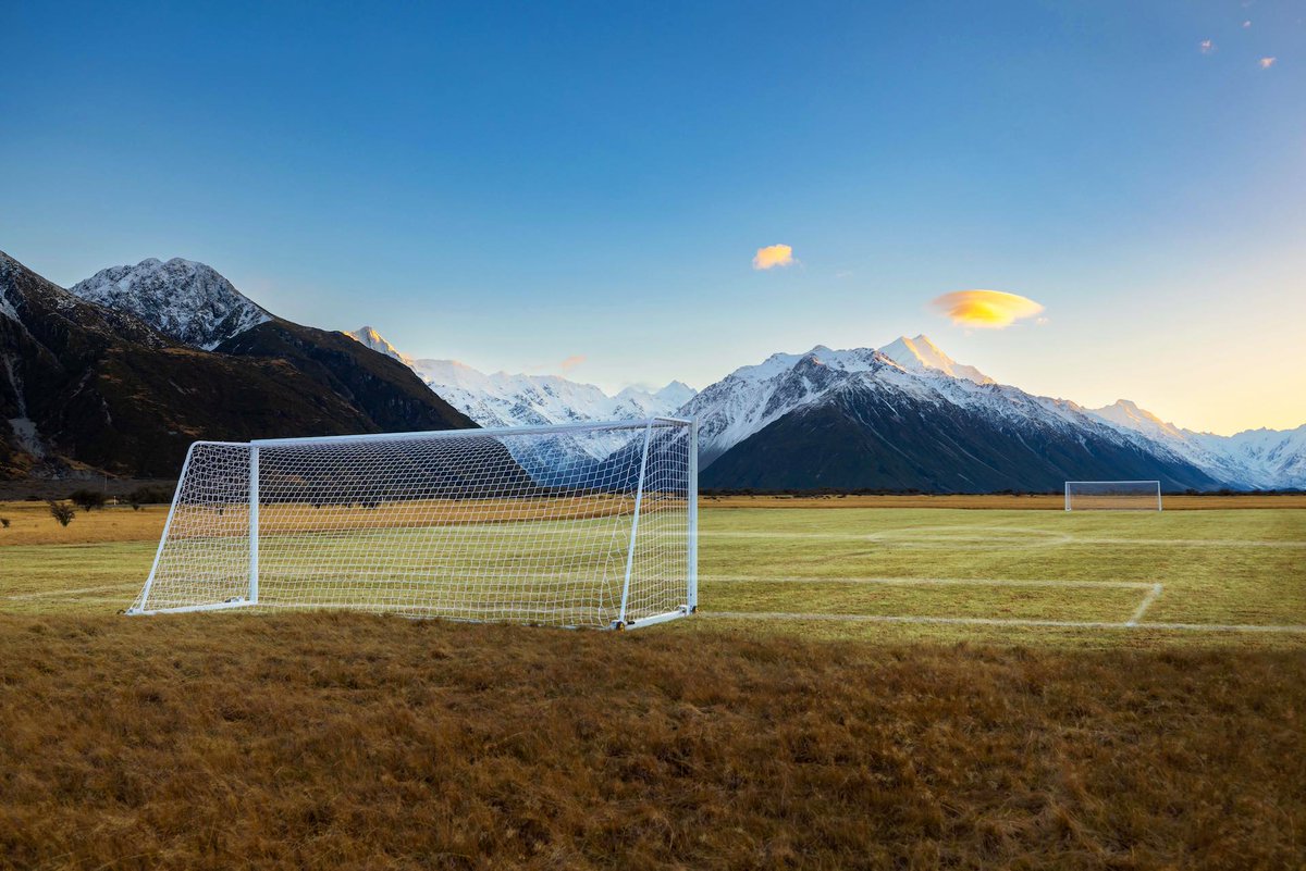 ESPNAusNZ's tweet photo. New Zealand may have just created the most beautiful football pitch in the world 😍

To celebrate #WWC2023, this full sized football pitch was created beneath New Zealand’s highest peak. 

Incredible!

📸 PhibbsVisuals / Tourism NZ https://t.co/EkjtCH0EOk