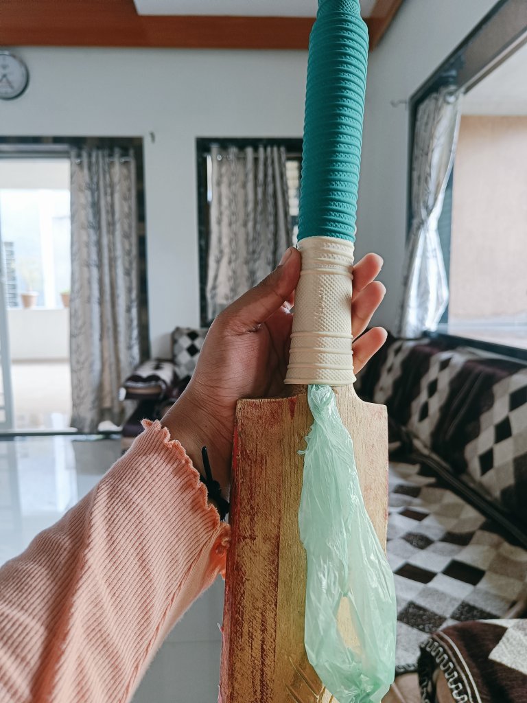 Helped my little cousin to put on this grip with jugad! 

Kasam se, maja he aagya!