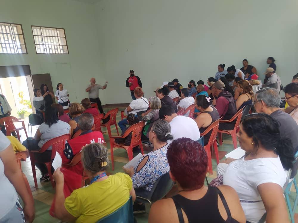 El día de hoy el Concejo Municipal y sus Concejales se desplegaron en las parroquias de Caracas en el inicio de las consulta pública para la Ordenanza de la defensa  de los bienes del Patrimonio Cultural, Material e inmaterial del Municipio Bolivariano de Caracas
#GeneracionDeOro