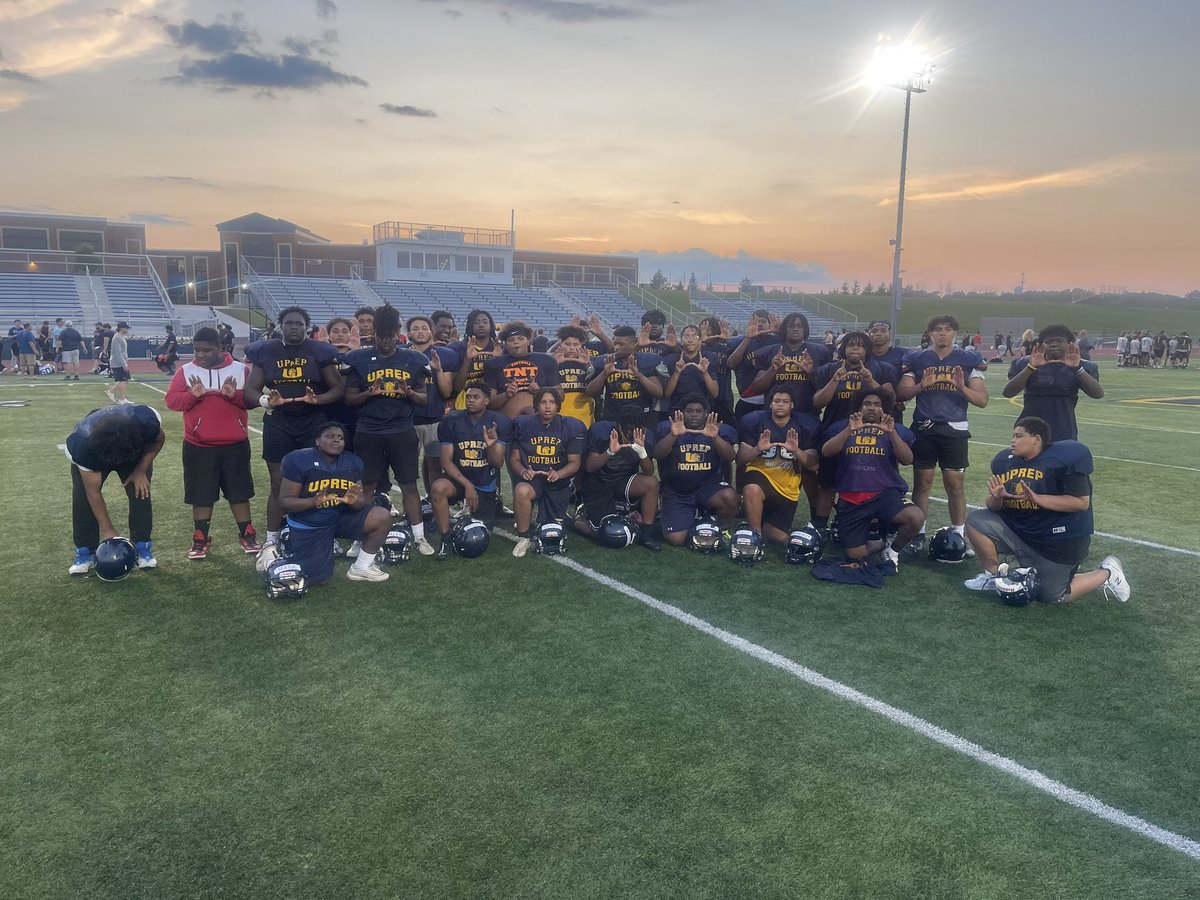 coachGee99's tweet image. So proud of my guys. Pulled up with 30+ offensive and defensive linemen from the mod level up to varsity at the TnT “Trenches N Technique” camp!! You win championships in the trenches and I lll say we all got better these last couple of days!!! 

#ITSALLABOUTTHEU #UPREP