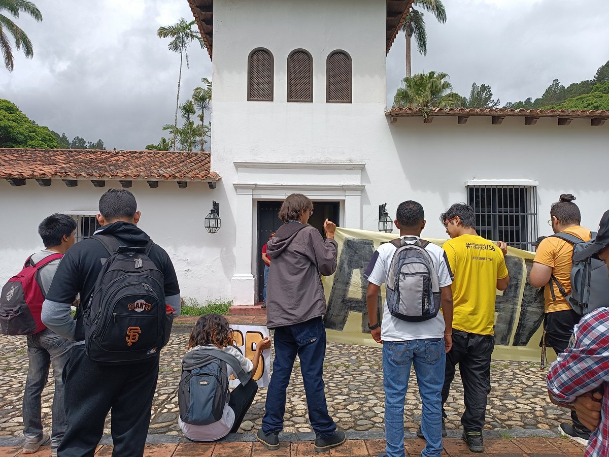 circuitmage's tweet photo. Nunca había participado en algún tipo de protesta, según yo "no me gustaba meterme en problemas", pero hoy ví a todos, estudiantes como yo, cansados de esta situación y dije: "¿De verdad hay que quedarse callado?", Todos al unísono por nuestra USB, esa de la que estoy segura https://t.co/eOVvqYIjeY