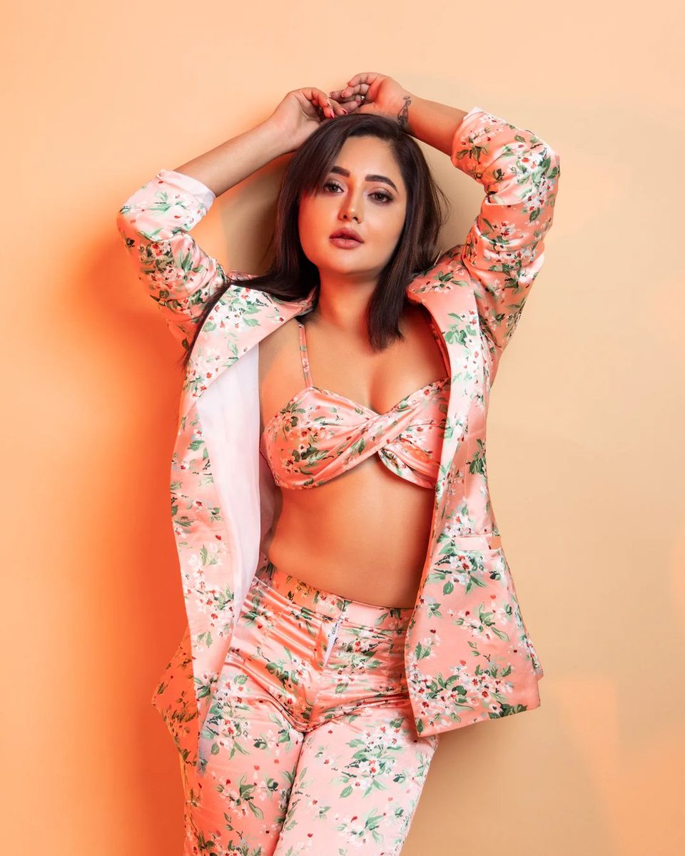 actress_mirror's tweet photo. Breathtaking Beauty 😍
#RashamiDesai #ActressMirror https://t.co/VBMxCpm1KA