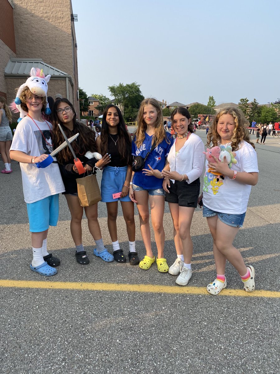 StLukeOakville's tweet photo. Good old fashion fun for all ages! Watermelon eating contest anyone?… Zumba? Snow cones? Too many choices!🎉🧡💚 ⁦@HCDSB⁩ https://t.co/VRNN6BlLjI