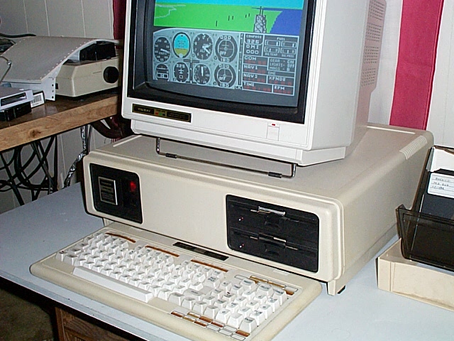 Rondelvo's tweet photo. My Tandy 2000 #radioshack #tandy2000 Back on Oct 16th 2001 https://t.co/YKCVb7rDdV