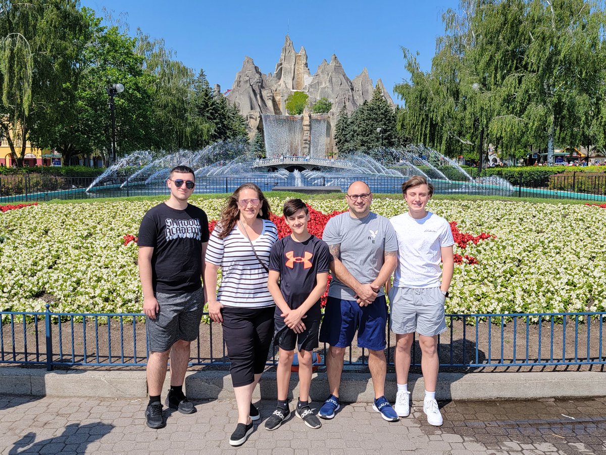 Hey @TonyClarkCP @cedarpoint, we are waving to you from Canada! We enjoyed visiting our sister park @WonderlandNews for the first time! #CanadasWonderland #CedarPoint
