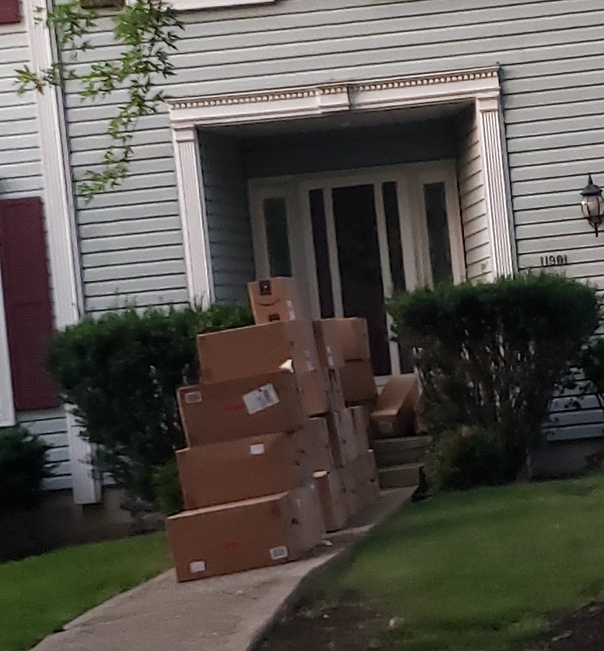LiliSophia's tweet image. #amazonpackages @RadioDana Are you wanting someone to steal your stuff or is it a trap? SKCMO Someone on #Nextdoor will complain tomorrow  @Amazon  @kmbc