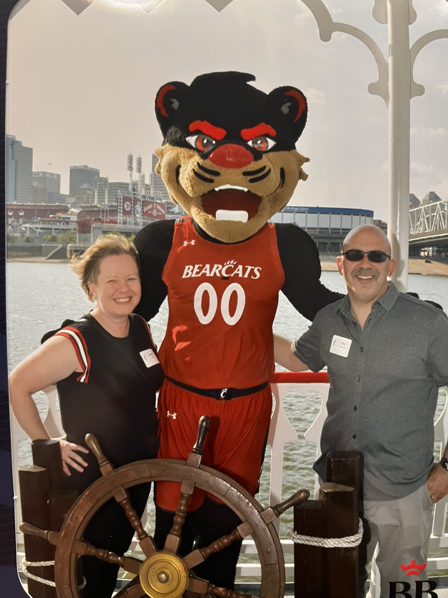 cincyleeann's tweet photo. Beautiful evening for the #UCATS riverboat cruise! #Bearcats https://t.co/xKyWteYIHN