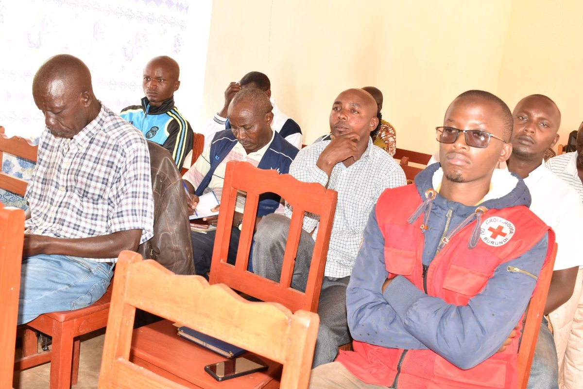 CankuzoProvince's tweet photo. 1) #Burundi: Le cabinet de @CankuzoProvince a organisé une réunion , ce mercredi 21/6/023, en commune #Kigamba, à l'intention des membres du #GSADR pour l'évaluation de la saison culturale B et préparation de la saison culturale C de cette année 2023. https://t.co/ViEXSMxMJU