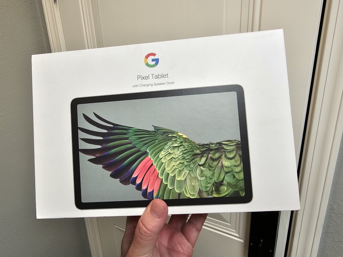 AdamJMatlock's tweet image. Picked this up today. Interesting tablet for sure. Feels like a giant Pixel 5. Lol. #PixelTablet #TeamMyWallet @GooglePixel_US