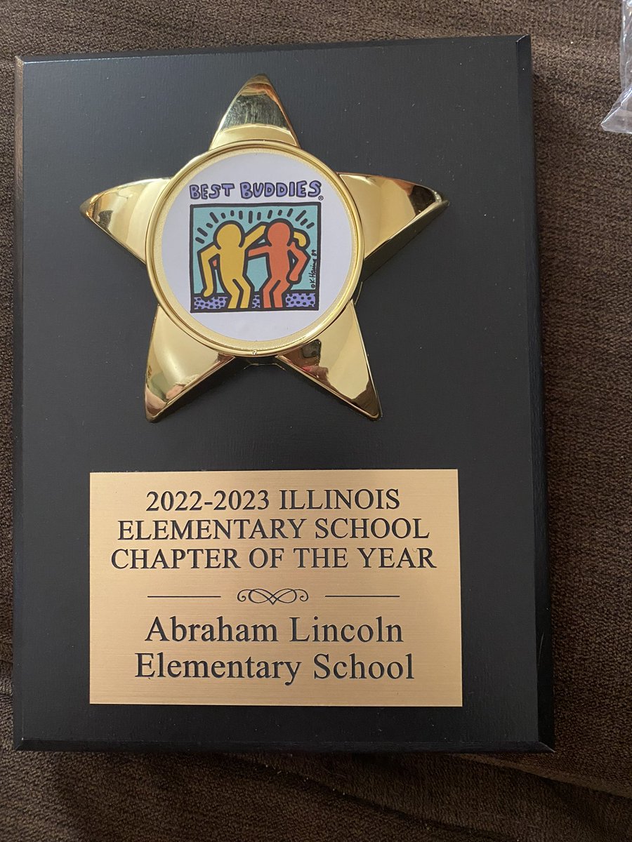 I am so proud to announce that Lincoln won the Best Buddies Elementary Chapter of the Year! Best 👏🏽 Best Buddies👏🏽 Best, Best, Best Buddies👏🏽#UpatLincoln Congratulations <a href="/KiskaLindsey/">Lindsey Kiska</a> <a href="/OakPark97/">Oak Park District 97</a>