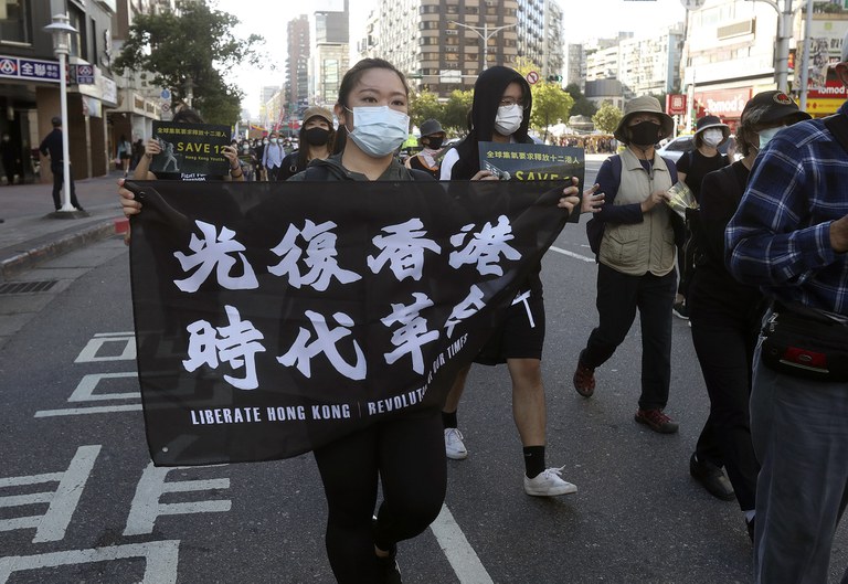 #Taiwanese authorities have warned their nationals planning to travel to #HongKong to avoid carrying electronic tealights, wearing T-shirts referencing the 1989 Tiananmen massacre or possessing news materials relating to the city's #2019massprotestmovement.
