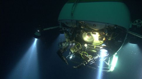 amy_beds's tweet photo. I just watched the doc #GhostsoftheAbyss and I’m having a hard time understanding how they had safer submersibles 20 years ago and we’re even able to go back to retrieve a stuck ROV but it’s impossible to find and recover the #Titan? Are they just not making quality subs now? https://t.co/dBcWXm4ZiU