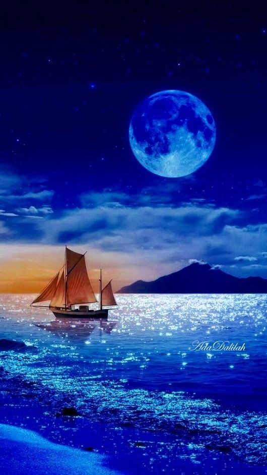 🌿🌿

حين تسمع....
"وإذ فرقنا بكم البحر"
يذهب عقلك إلى أن التتمة:
فأغرقناكم كما يشي السياق..

ولكن كانت التتمة: "فأنجيناكم"
هناك في المكان الذي توقن فيه بالهلاك..
يمدّك ربك بالنجاة من حيث لا تدري..
لتعلمَ أنّ وعد الله حق.

🌿🌿
#صباح_الخير