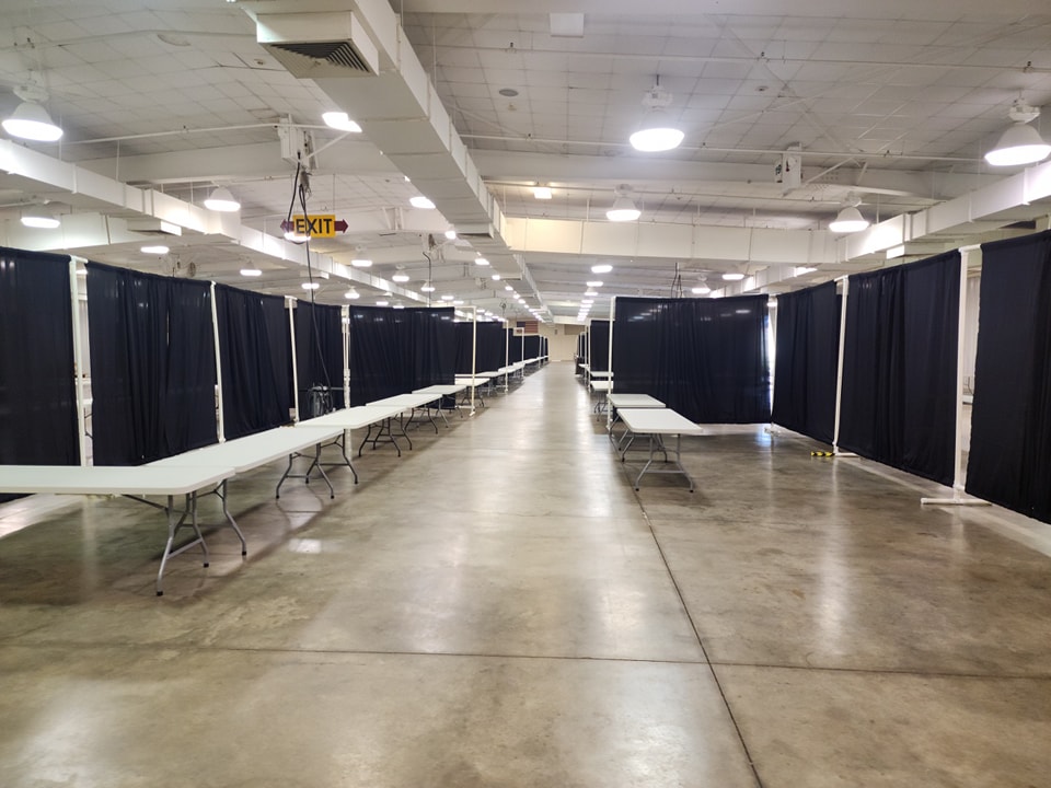 Smallvillecon's tweet photo. We have spent the last 3 days getting the buildings ready for our 10th anniversary for the #SmallvilleCon this weekend at the #kansasstatefairgrounds #bobafett throne #gaming and #cosplay, See you this weekend! #VisitHutch #HutchPost #HutchinsonClinic #HutchChamber https://t.co/pqDhtuqY2C