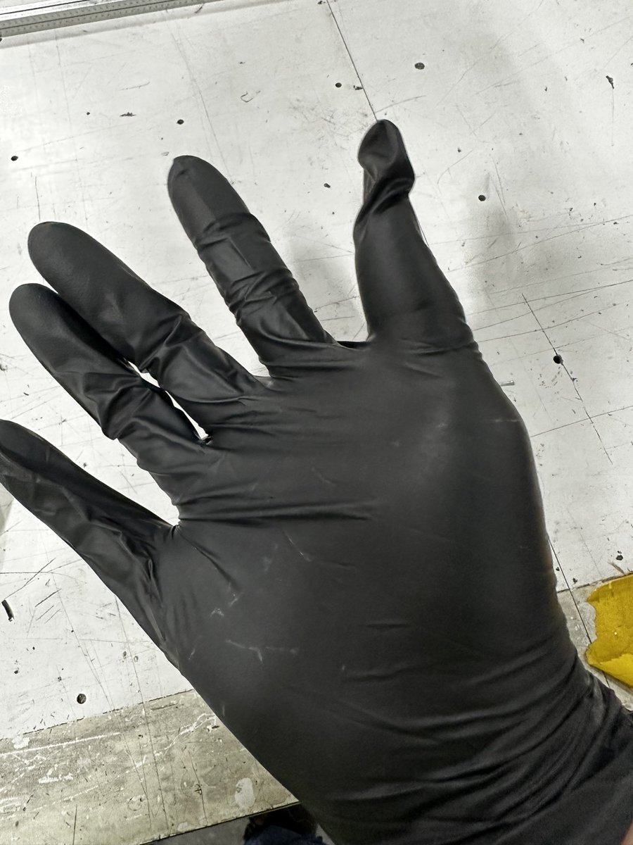 ManaNyte's tweet image. When your glove doesn’t feel right then you realize you have it on the wrong way. 😂 #workproblems