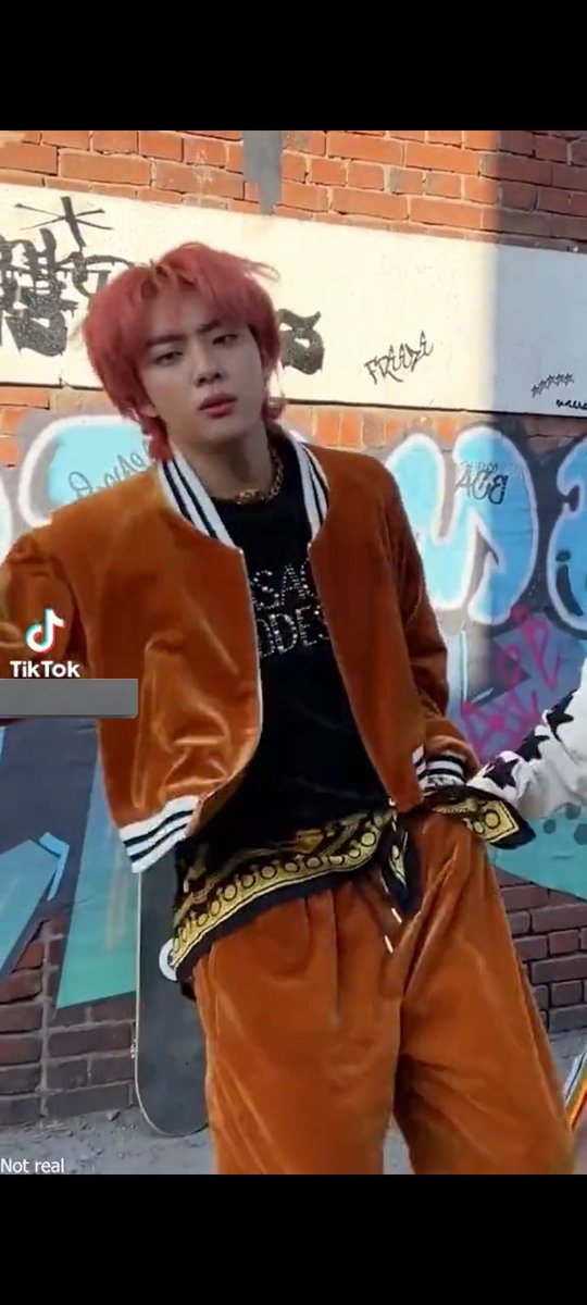 JKmoon0497's tweet photo. Esto hermanas es peligroso! Parece que no aprenden, el IA es un PELIGRO tanto para las voces como incluso poner la cara de otra persona.
Los chicos no son caridad para grupos genéricos del Kpop, parece que se les olvidó lo que pasó hace unos días con 🐰 https://t.co/f4oTvaOsIb