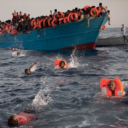 choquei's tweet photo. 🚨MUNDO: 520 pessoas seguem desaparecidas após o naufrágio de uma embarcação na Grécia (mar Mediterrâneo). 80 corpos, incluindo de crianças, já foram encontrados no mar, a maioria do Paquistão que fogem da guerra, miséria e perseguição política ou religiosa. https://t.co/ThvduDpuj8