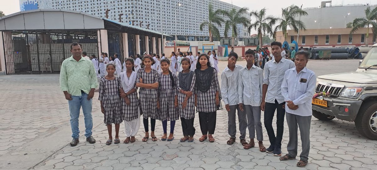niranjankar's tweet photo. Children of NATION CH, Budhakendua &amp; AAMA GHARA CH, Sukinda, Jajpur witnessed foot ball  match at Kalinga stadium, Bhubaneswar on 18.06.2023.Many thanks to our Respected Commissioner, DWCD, Govt. of Odishs for this support. https://t.co/KThVjOuU4M