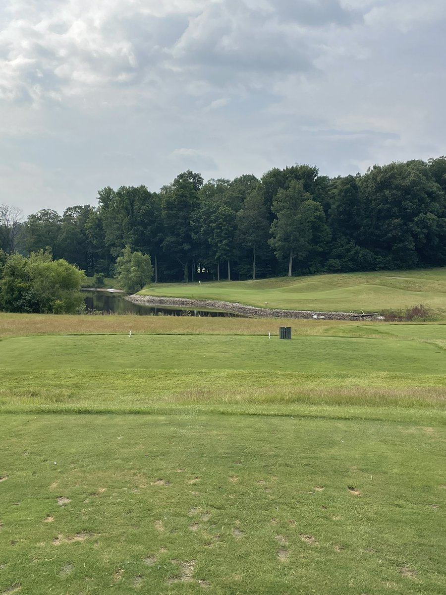 T_he2euce's tweet photo. Spent the afternoon at Chariot run. Bent grass fairways and greens were different. Nice place https://t.co/dC7xENDxni