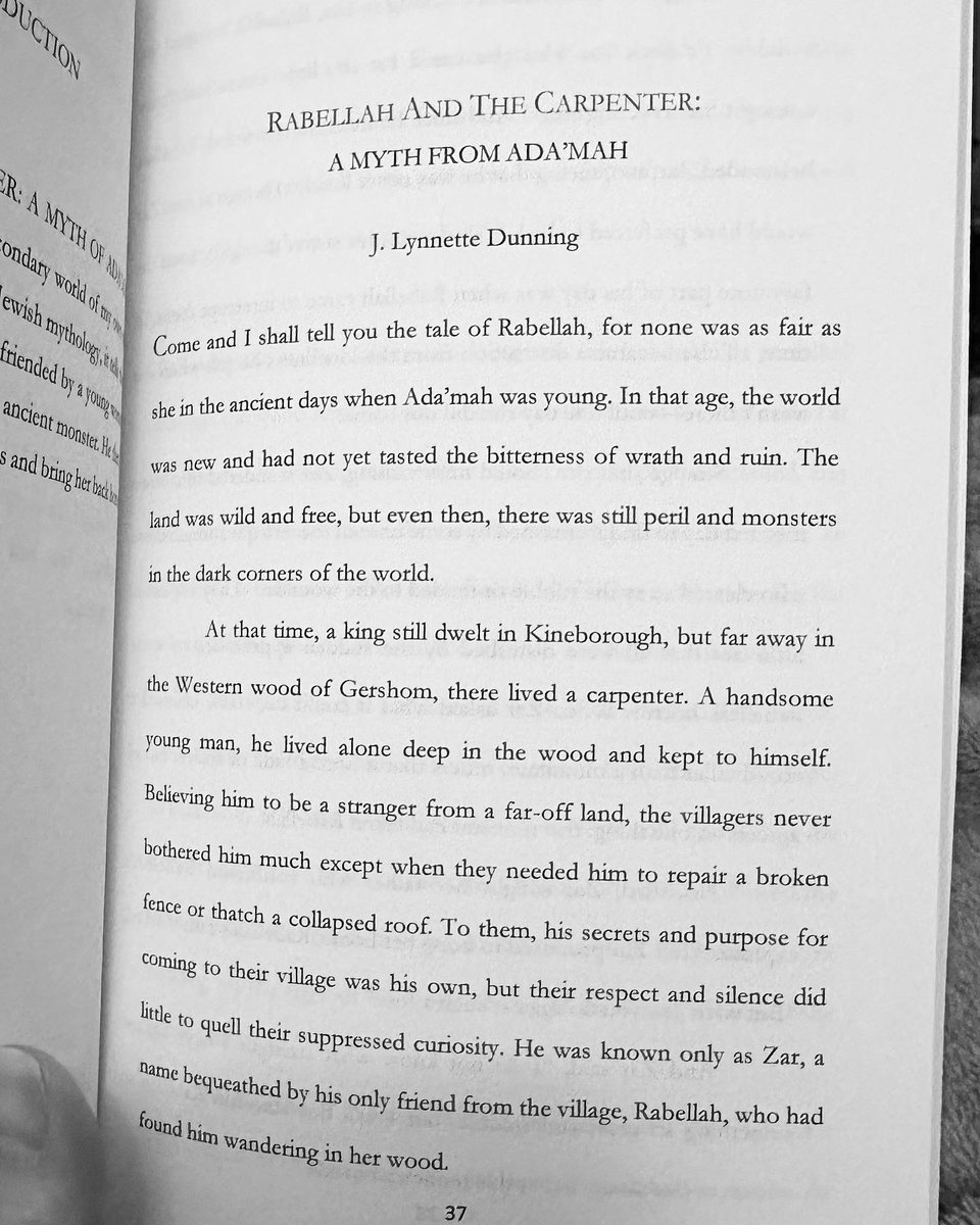 writinglynn's tweet photo. Wow. I did it. I wrote something, and it was published. 🤩😍

So grateful to @StoryCenterMCPL for letting me share my own little world with the bigger world out there. 

Check out Community Voices IV from @MCPLMO or your local library to read! 

#booklaunch #Jewishfantasy https://t.co/JkiZr98Q0N