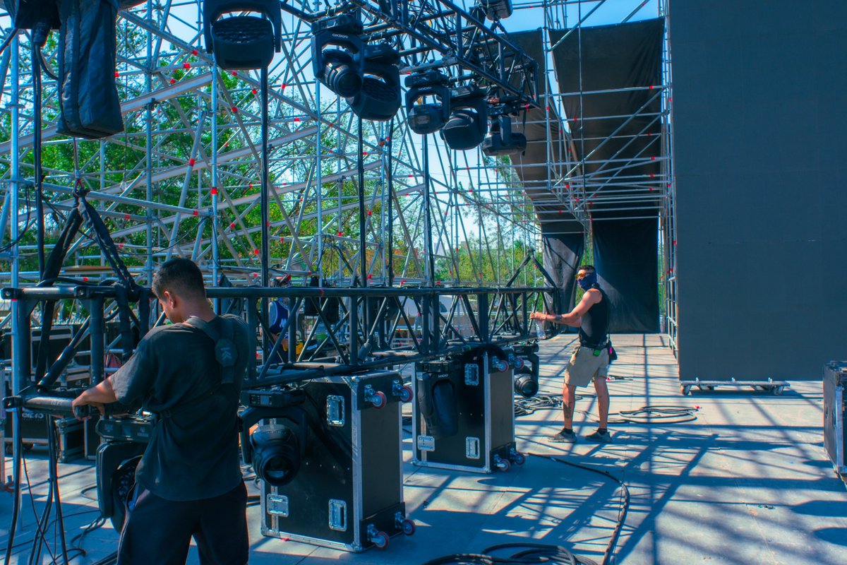 MachacaFestival's tweet photo. Ya se están terminando de amar las mega sombras y los escenarios para #Machaca2023 😎 Al 100 este sábado raza 🤟 https://t.co/zfY8e7dZyl