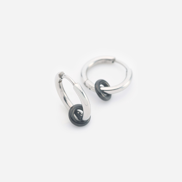 SJ_Gin_No_Kura's tweet image. 【VAYACONDIOS ヴァヤコンディオス ステンレス ダブルリング フープピアス 2P 両耳用】

item.rakuten.co.jp/ginnokura/vd-e…

本体に小さなリングが通ったフープピアス。
小さなリングはつなぎ目の無いよう1つ1つ丁寧に溶接し、磨き上げました。

#VAYACONDIOS #ヴァヤコンディオス #ステンレスピアス