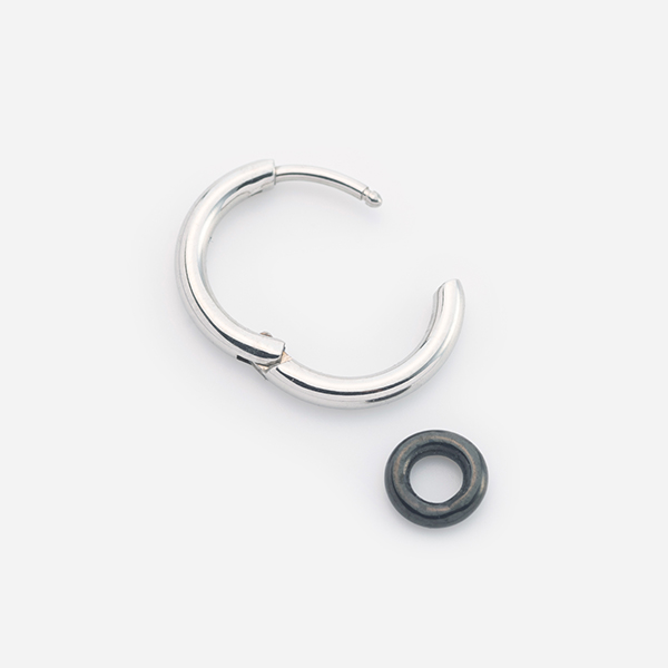 SJ_Gin_No_Kura's tweet image. 【VAYACONDIOS ヴァヤコンディオス ステンレス ダブルリング フープピアス 2P 両耳用】

item.rakuten.co.jp/ginnokura/vd-e…

本体に小さなリングが通ったフープピアス。
小さなリングはつなぎ目の無いよう1つ1つ丁寧に溶接し、磨き上げました。

#VAYACONDIOS #ヴァヤコンディオス #ステンレスピアス