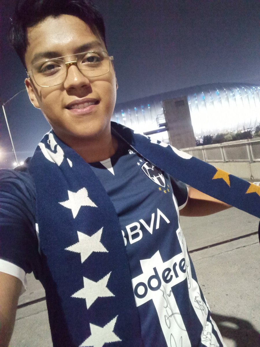 @Rayados #SelfieDay más de una son mis favoritas y que mejor con los @Rayados #ArribaElMonterrey