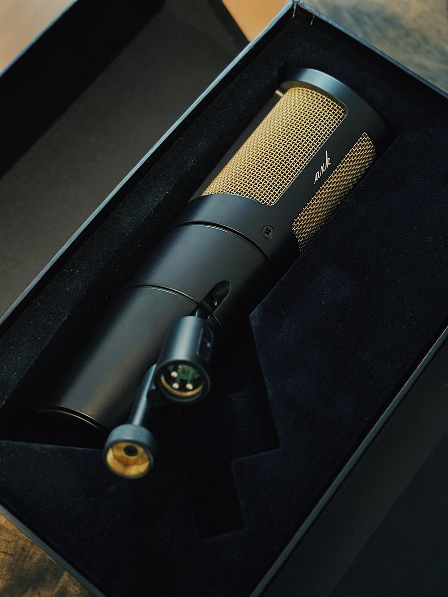 axknickerbocker's tweet image. The beautiful new PDX720 from @AudixMics. Can’t wait to hear it on vocals &amp;amp; voiceover - the integrated mount + XLR out combo and the sleek end-address design (plus the personalized engraving 🙏🏼) set the bar high already!

@Videndum_plc #vocals #recording #microphone #audio