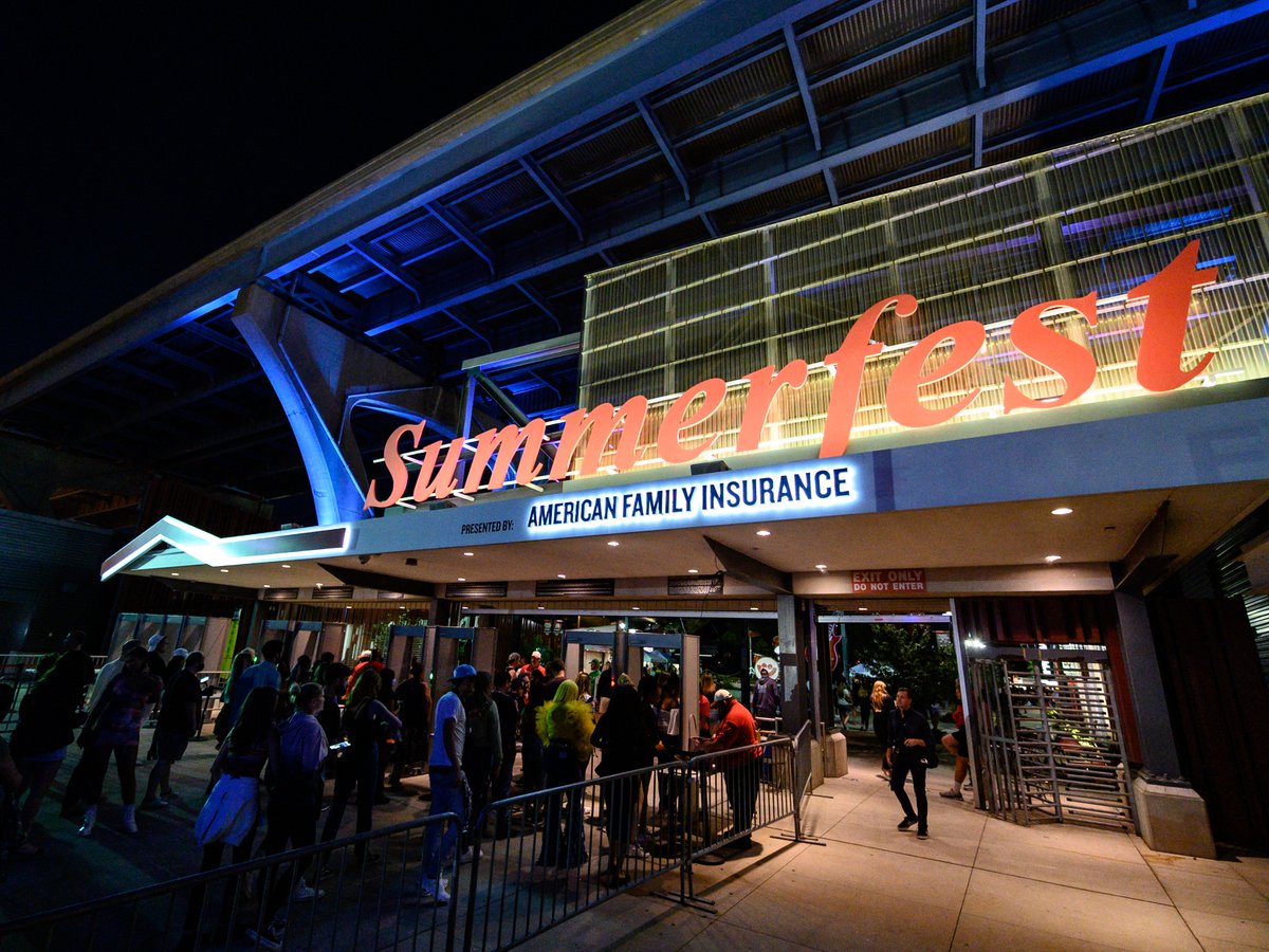 Summerfest's tweet photo. There once was a fest by the shore 🌊 
Nine days of music galore 🎶 
With one sleep to go 😴 
Excitement will grow 🙌 
Summerfest beckons you for more ❤️ 

Good night fest friends, we'll see you tomorrow at #Summerfest55 😉 https://t.co/CYJ7HxmdQk