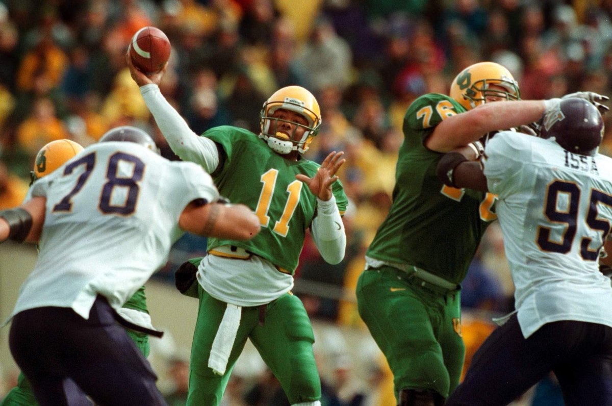 After a heartfelt conversation with <a href="/CoachMikeLBs/">Coach Brian Michalowski</a> I am extremely proud and blessed to receive my eighth D-1 offer to Oregon University. #GoDucks
<a href="/COHSFootball/">Charter Oak Football</a> <a href="/LaVarArrington/">LaVar Leap Arrington</a> <a href="/RTaylorFBscout/">Coach Taylor</a>