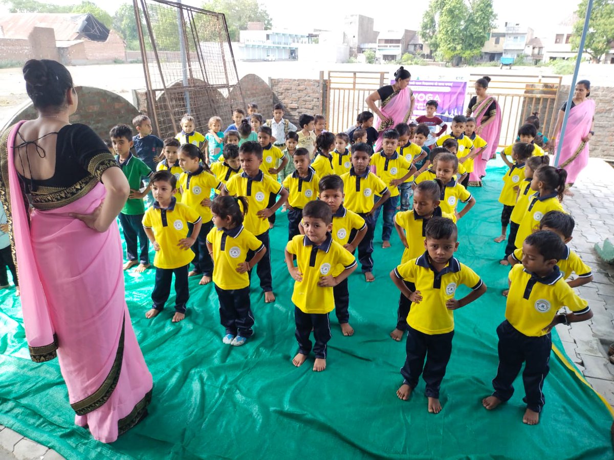 Vanrajsinh_eDM's tweet photo. #CSCPeYoga
#MyYogaMyPose
@moayush
@CSCegov_
@CSCSPV_Health
GOTHDA BALVIDHYALAY
VLE Name : Narendra Patel
VLE CSCID : 341667560015
VLE State : Gujarat
VLE District : Panchmahal
VLE Mobile : 9925890867 https://t.co/NBnkBs2NY9