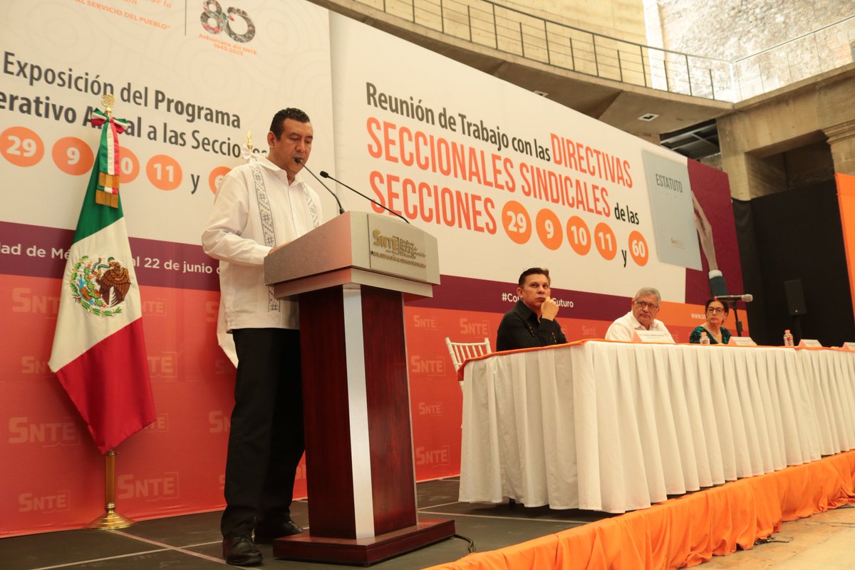 secc11cdmx's tweet photo. El día de hoy, nuestro Secretario General de la Sección 11, Prof. Emilio Ortiz Amaro, asistió junto con nuestro Comité Ejecutivo Seccional a la Exposición del Programa Operativo Anual, Coordinado por el Maestro Alfonso Cepeda Salas,  para mejorar y enaltecer a nuestro sindicato. https://t.co/YuchYU6FRV