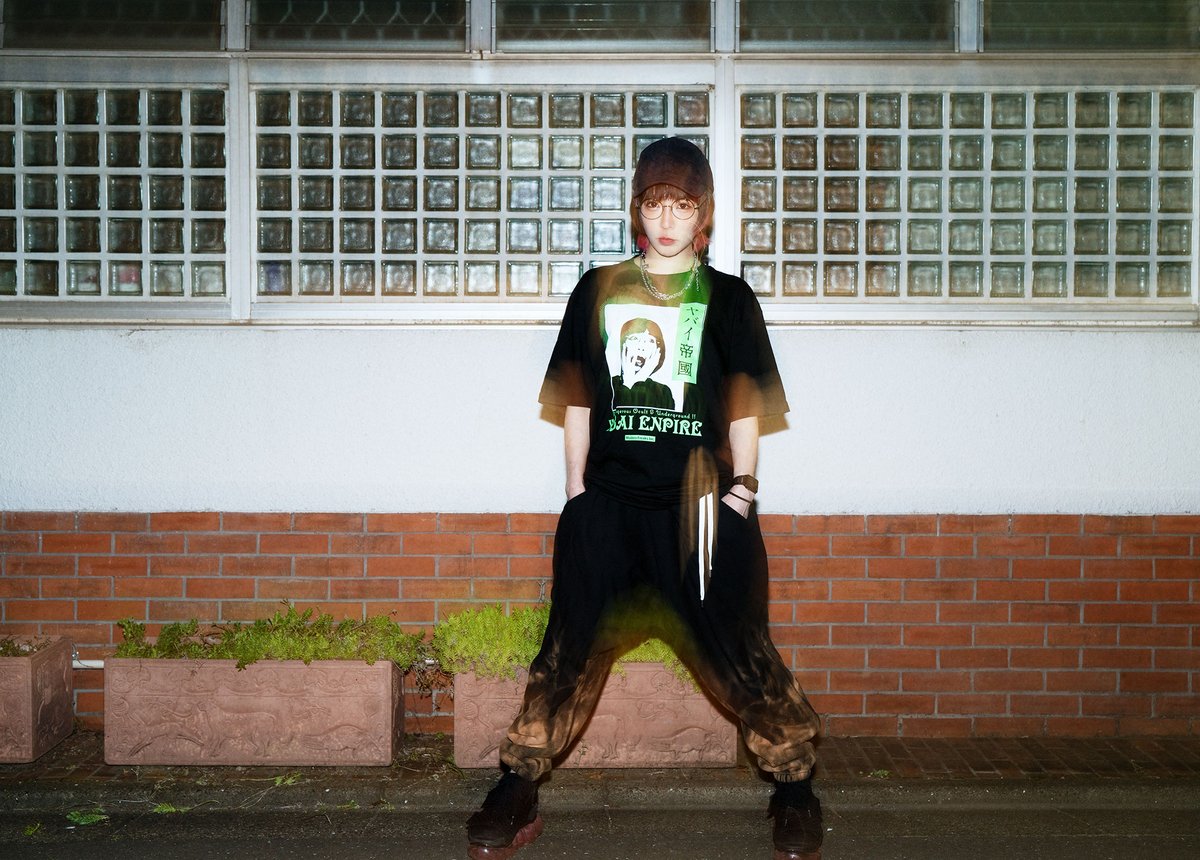 ヤバイ帝国Tシャツ第1弾も販売開始！ フロントはヤバ帝女の角由紀子