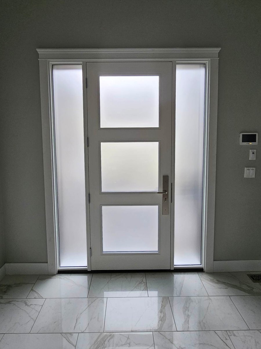 Another stunning front door from Westeck with direct set sidelites and hardware by Emtek!

#slidingdoors #doors #slidingwindows #windows #door #window #exteriors #renovation #sidelight #transom #wooddoors #woodwindows #NewInstall #Westeck #Chilliwack #DecoDoor