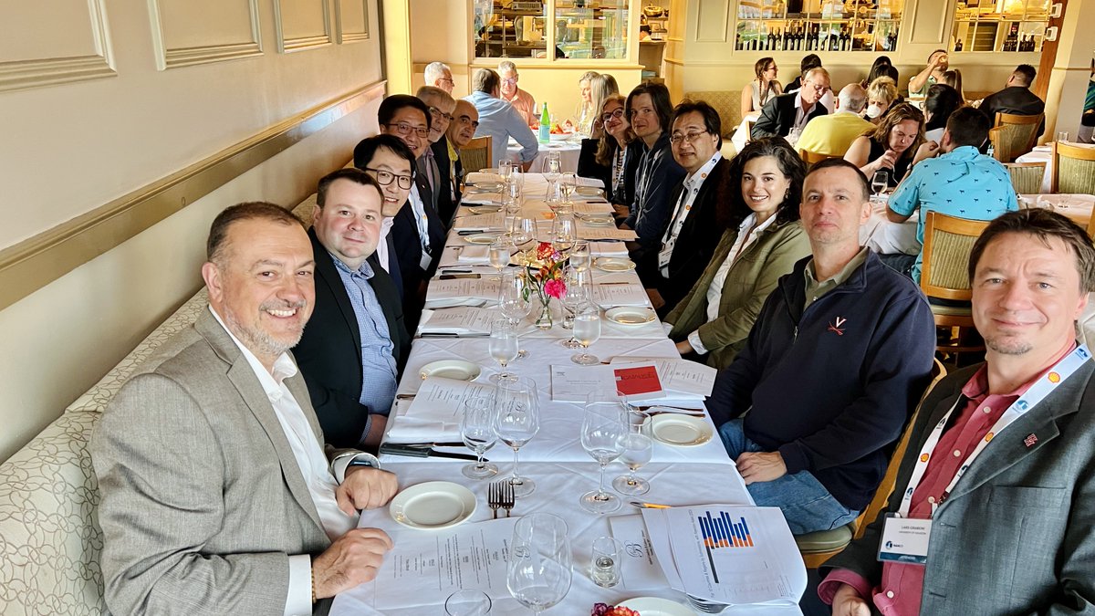 editors' dinner at superb #NAM28! A great blend of fundamental and applied catalysis for #energy and #environment, with multiple evolutions of this pink-cover journal to come:)

@WangGroupWSU @TheEplingGroup @TheGrabowGroup @PaolucciGroup @MingYangClemson @CatalyzeThis @NAM28NACS