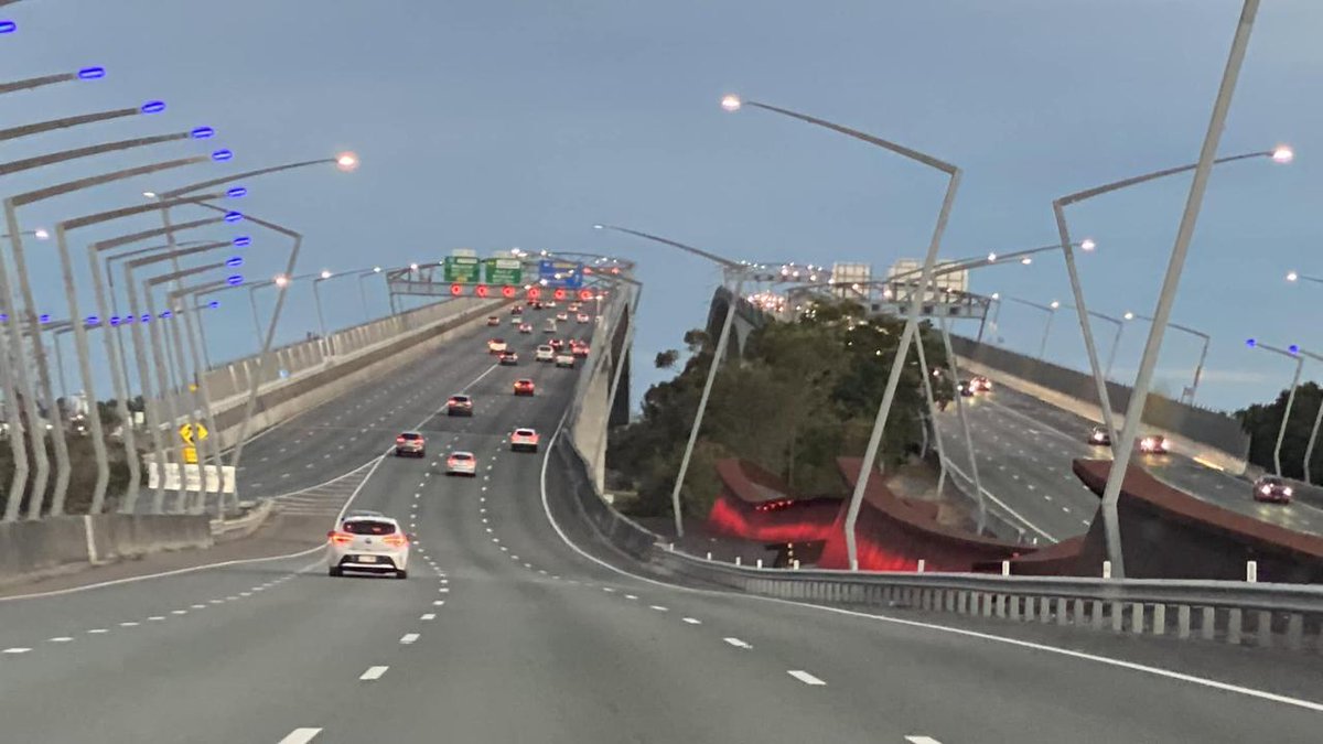 couriermail's tweet image. Photo of #Brisbane''s Sir Leo Hielscher Bridges (formerly known as #GatewayBridge) stuns internet couriermail.com.au/news/world-stu…