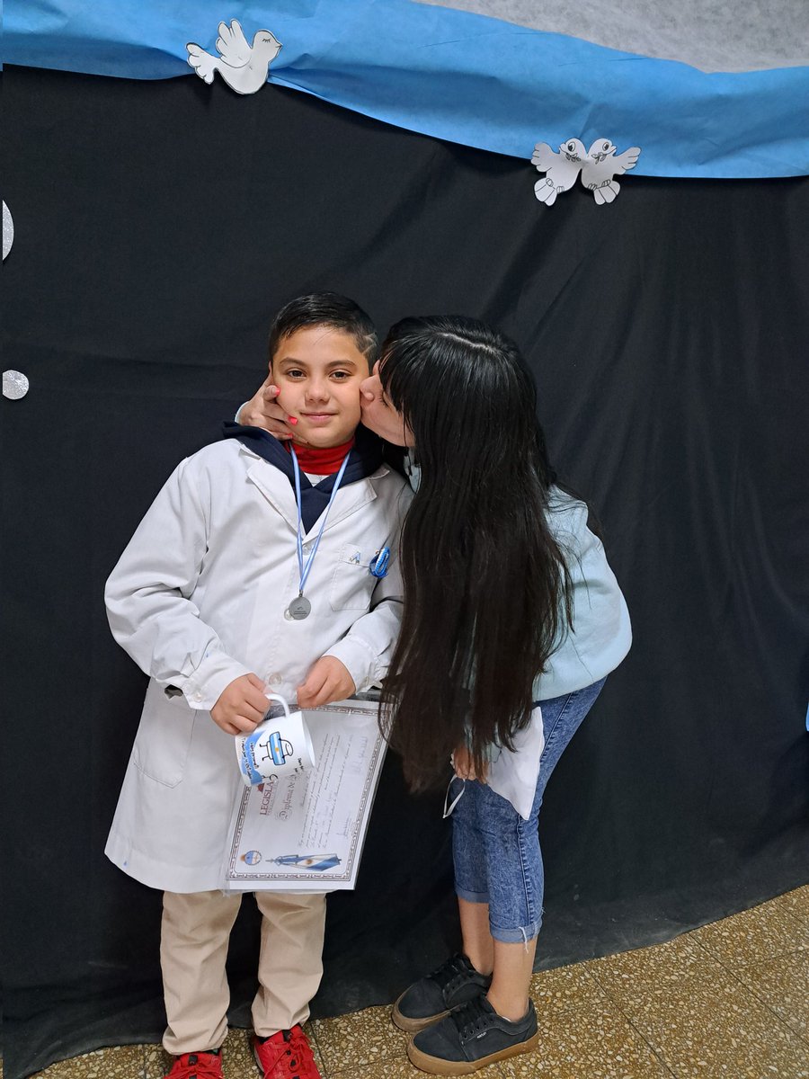Jamás me imagine lo lindo que iba a ser tener un hermano tan compañero y tan bueno como vos 🤍tenemos nuestras peleas como todo hermano pero apesar de tdo te amo como a nadie y si es posible por vos muevo cielo y tierra si es necesario para verte bien,sos el amor de mi vida❤️‍🩹