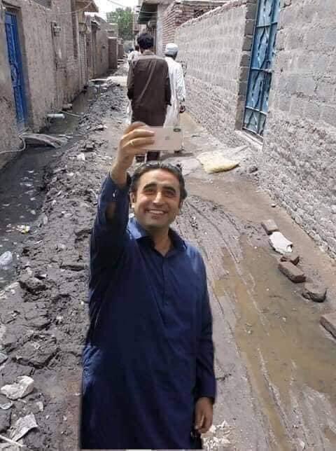 MuhammaddNawaz's tweet image. جس بندے نے بھی پیپلزپارٹی کی ناکام حکومت کی عکاسی کرنے کیلیے یہ تصاویر ایڈیٹ کی ہیں, کمال کردیا
انہیں آگے شیئر نہ کرنا زیادتی ہوگی اسکے ساتھ  👇👇