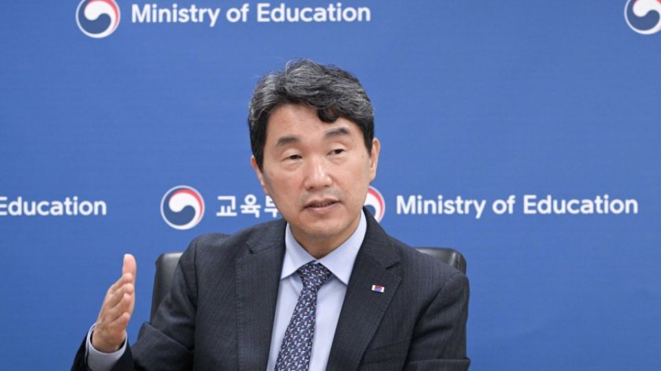 📚🤖 #Education Minister in South Korea is rewriting the future of education by embracing AI tech in public school classrooms!💡

#AIinEducation #Innovation #FutureLeaders

ow.ly/gqVM50OSAOr