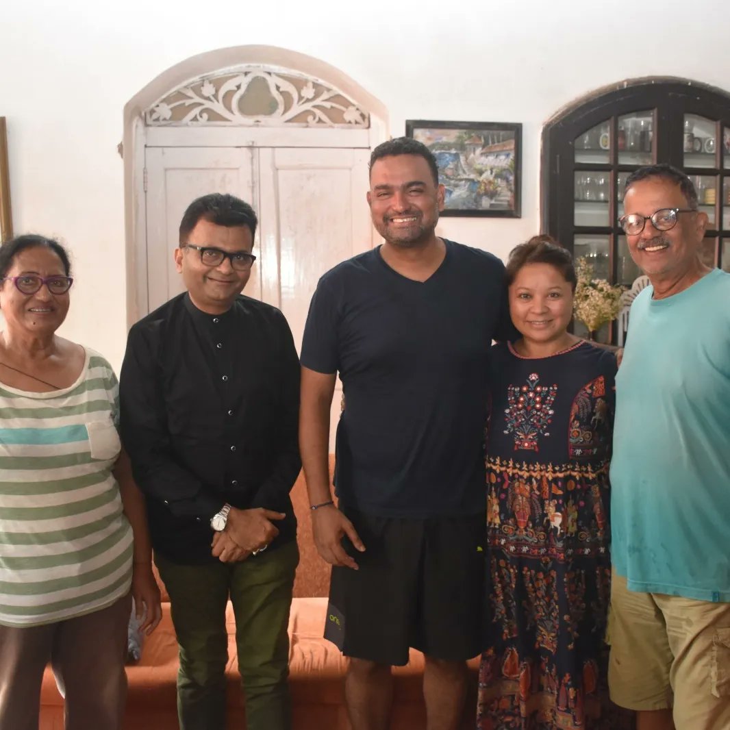 AneelMurarka's tweet photo. It's a pleasure to meet friend and celebrity #ChefAvinashMartin ji, who again is one of the finest chefs in India. He successfully infused #GoanFlavours into his modern take on traditional cuisine.
Thanks to Chef Avinash Martins ji for inviting me to his Goan ancestral home to meet his wonderful family. May his passion take him to greater heights in his profession π¨βπ³ β±οΈ π