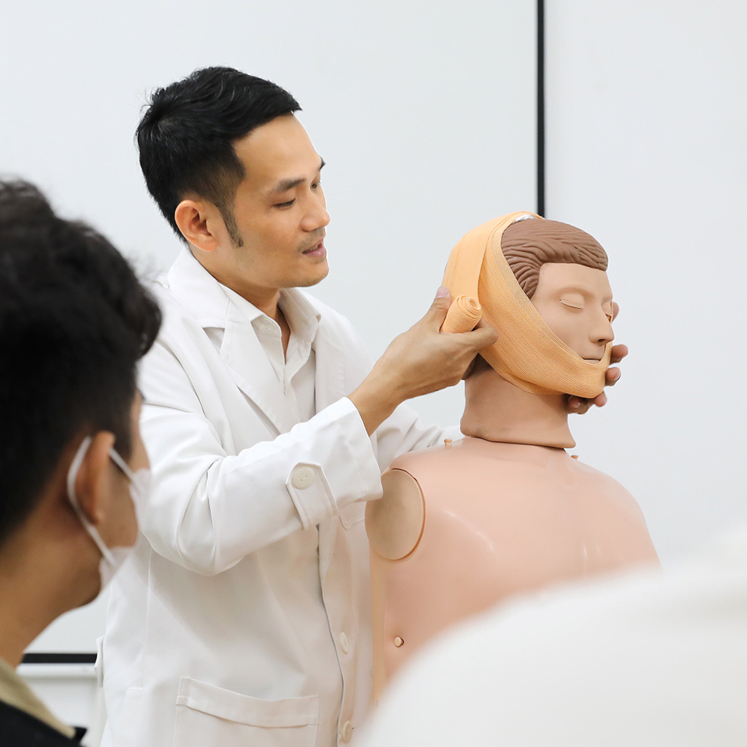 housepackaging's tweet photo. ✅ Not only have we learned how to prioritize self-care, but we have also acquired the skills to protect others in critical situations through essential first-aid training. Join us at #khangthanh #houseofpackaging #vietnampackaging to build a better working environment. https://t.co/vwqES1DSFw