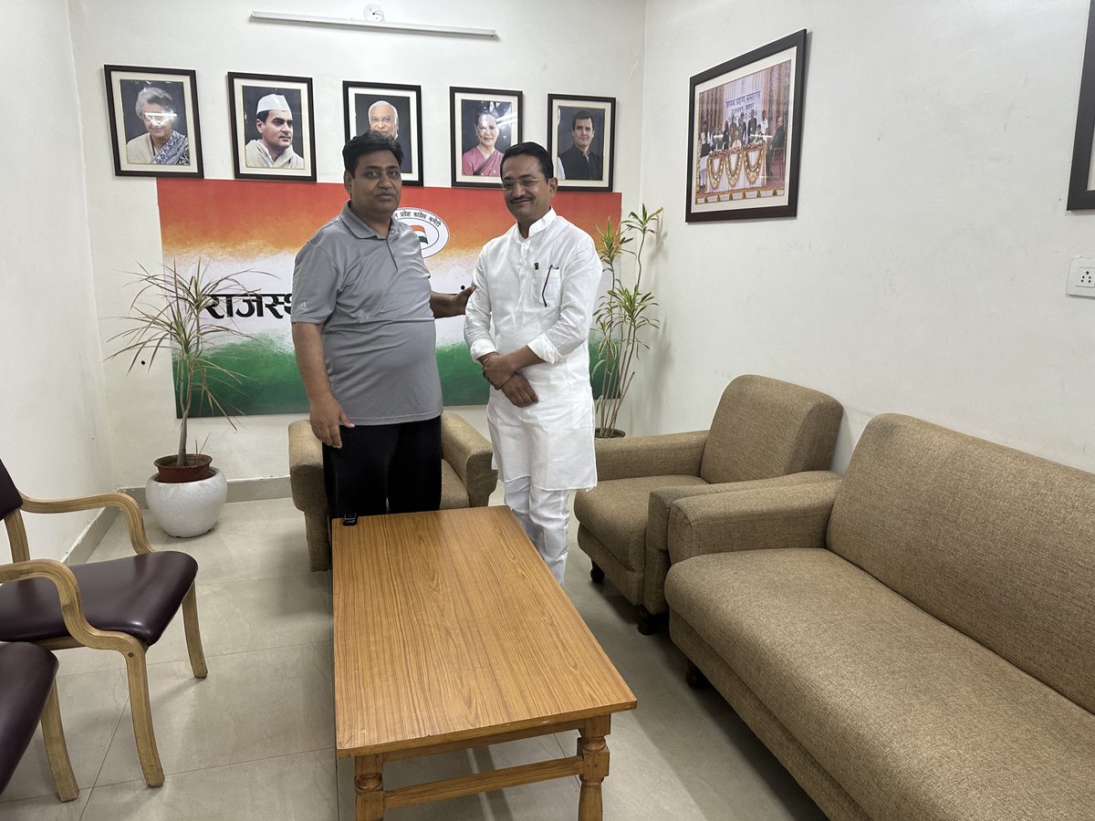 PCC चीफ़ आदरणीय गोविन्द सिंह जी डोटासरा से सुखद मुलाक़ात।<a href="/ashokgehlot51/">Ashok Gehlot</a> <a href="/GovindDotasra/">Govind Singh Dotasra</a> <a href="/DrBDKallaINC/">Dr. Bulaki Das Kalla</a> <a href="/ZahidaKhanINC/">Zahida Khan</a> <a href="/dineshdangi84/">Dinesh Dangi</a>