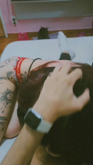 Em toda foto ela aparece com meu pau na m&atilde;o ou na boca :O https://t.co/Mhfvbuoi5C<a href="/tag/casalaward"class="tags"><span>#casalaward</span></a>