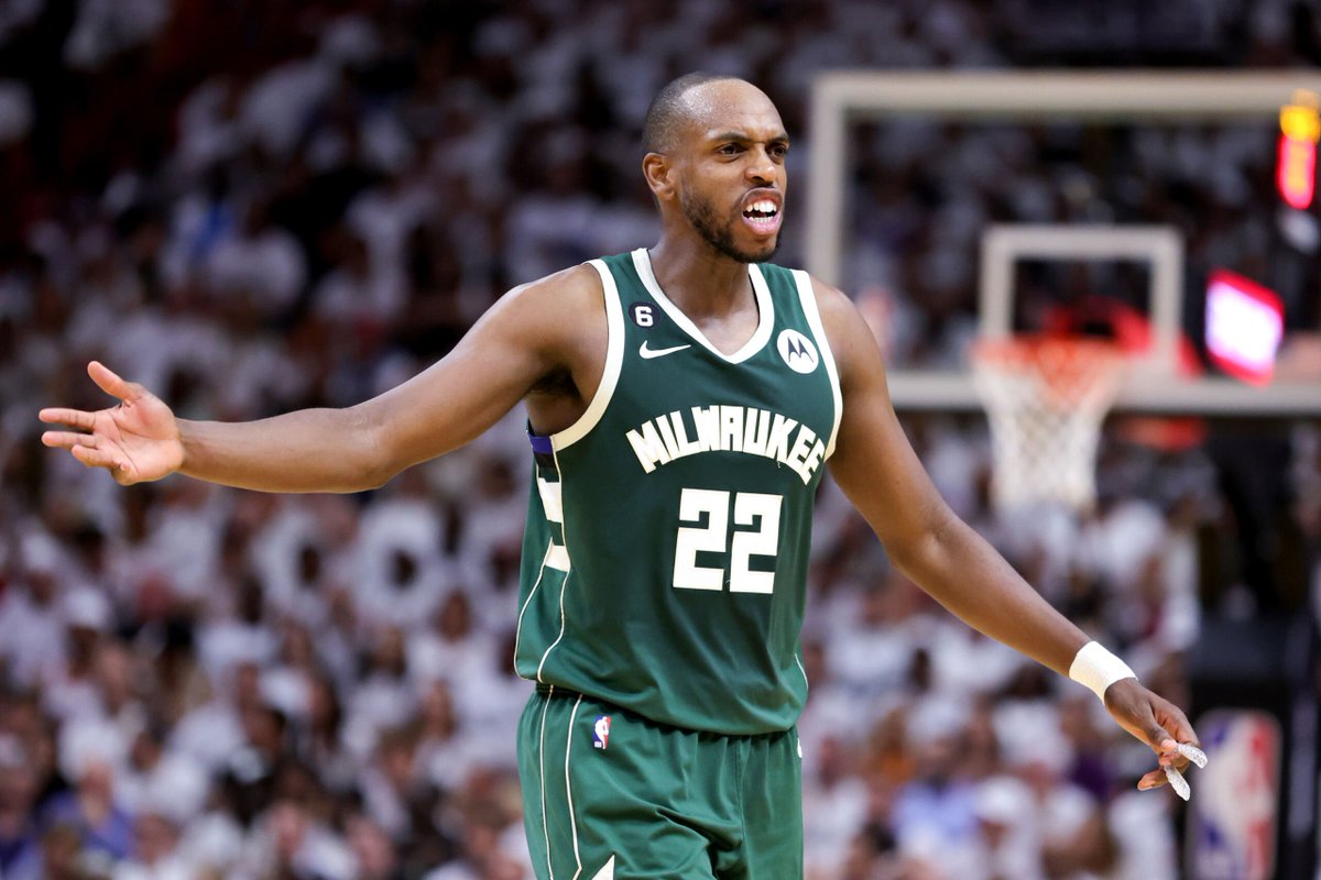 According to Adrian Wojnarowski, Khris Middleton has chosen not to exercise his $40 million player option with the Milwaukee Bucks, indicating his intention to explore free agency.
#NBA