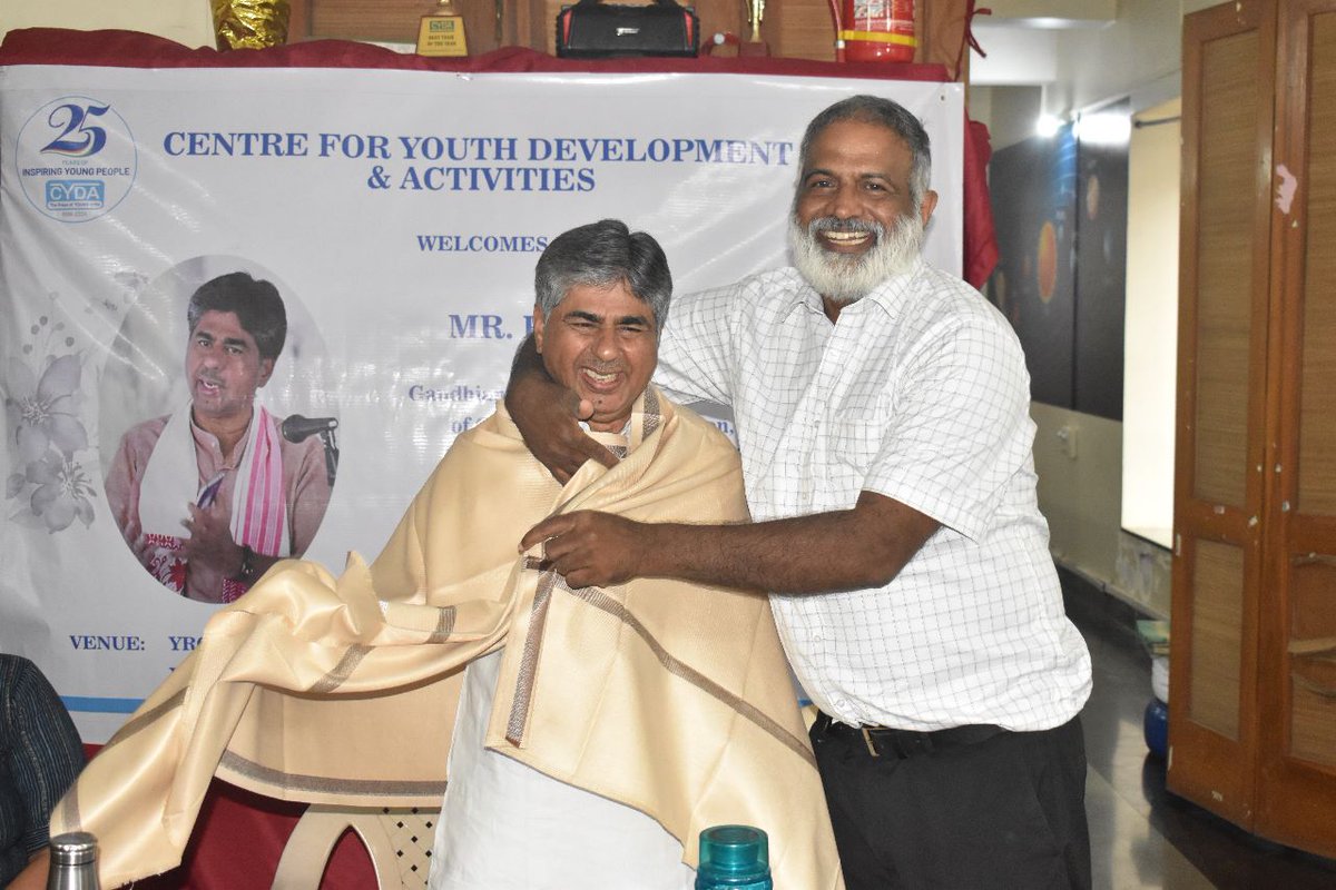 shahruchiii's tweet photo. On June 21St on the occasion of INTERNATIONAL YOGA DAY. WE conducted a session and an interaction with Rajagopal P.V. an Indian Gandhian activist,a Former vice chairman of Gandhi Peace foundation and the president and founding member of Ekta Parishad.
#youth4change #cyda https://t.co/x62tYMrGYD